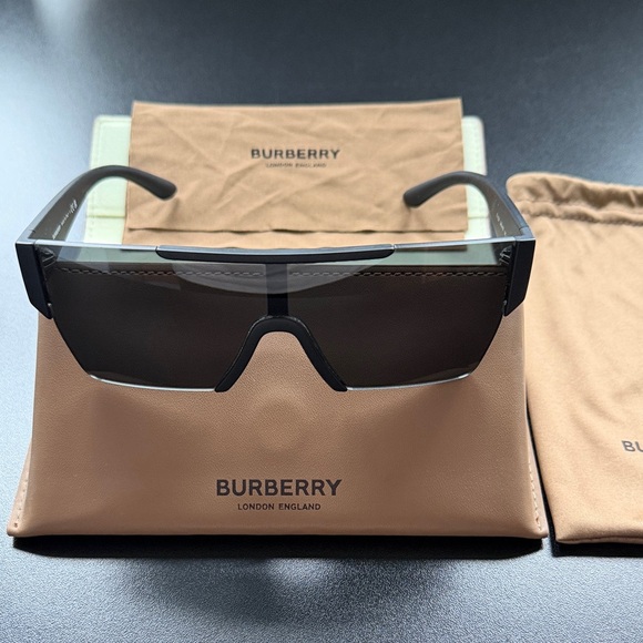 Burberry Accessories - Burberry Black Rectangular Sunglasses